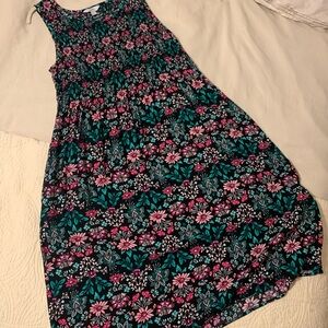 Summer dress with pockets. Floral and flowy.